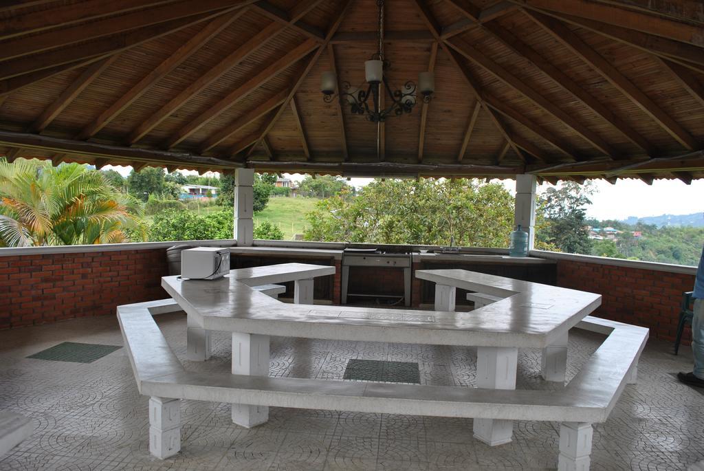 Hostal Don Bernardo Santa Rosa De Cabal Kültér fotó